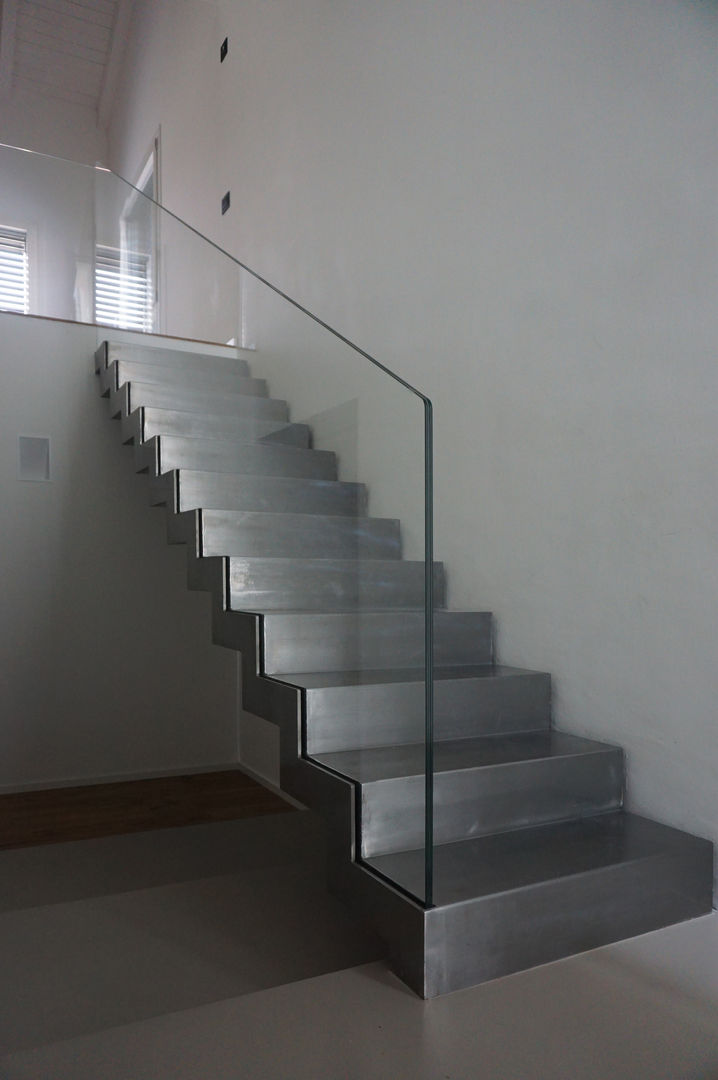 BCHouse_Villa privata, Plus Concept Studio Plus Concept Studio Cầu thang Stairs