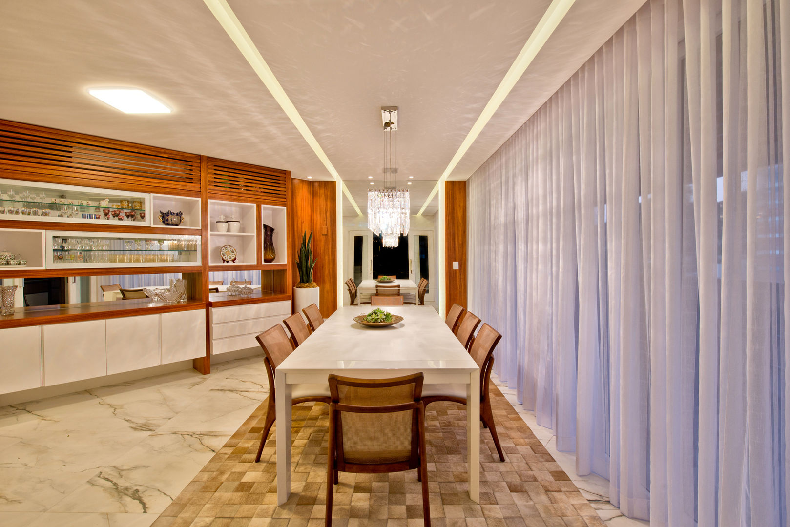 Cobertura de luxo, Espaço do Traço arquitetura Espaço do Traço arquitetura Столовая комната в стиле модерн