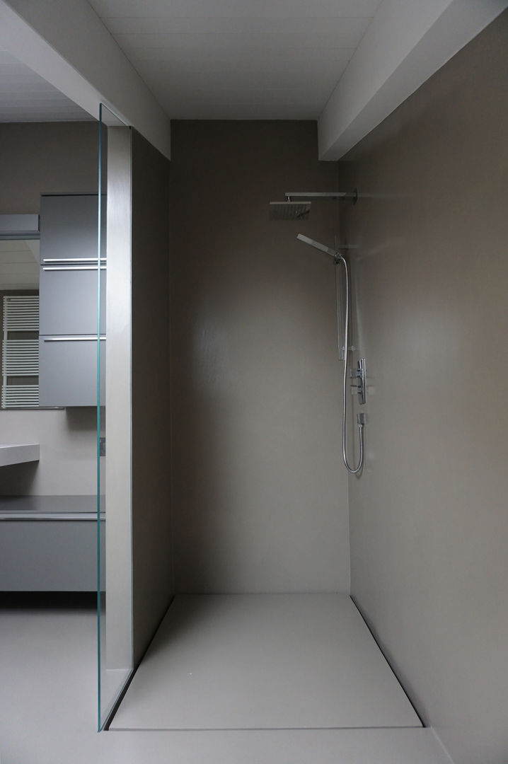 BCHouse_Villa privata, Plus Concept Studio Plus Concept Studio Modern bathroom Bathtubs & showers