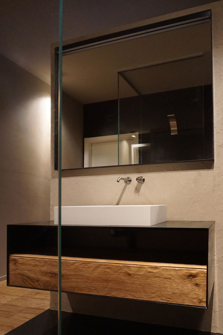 BCHouse_Villa privata, Plus Concept Studio Plus Concept Studio Phòng tắm phong cách hiện đại Mirrors