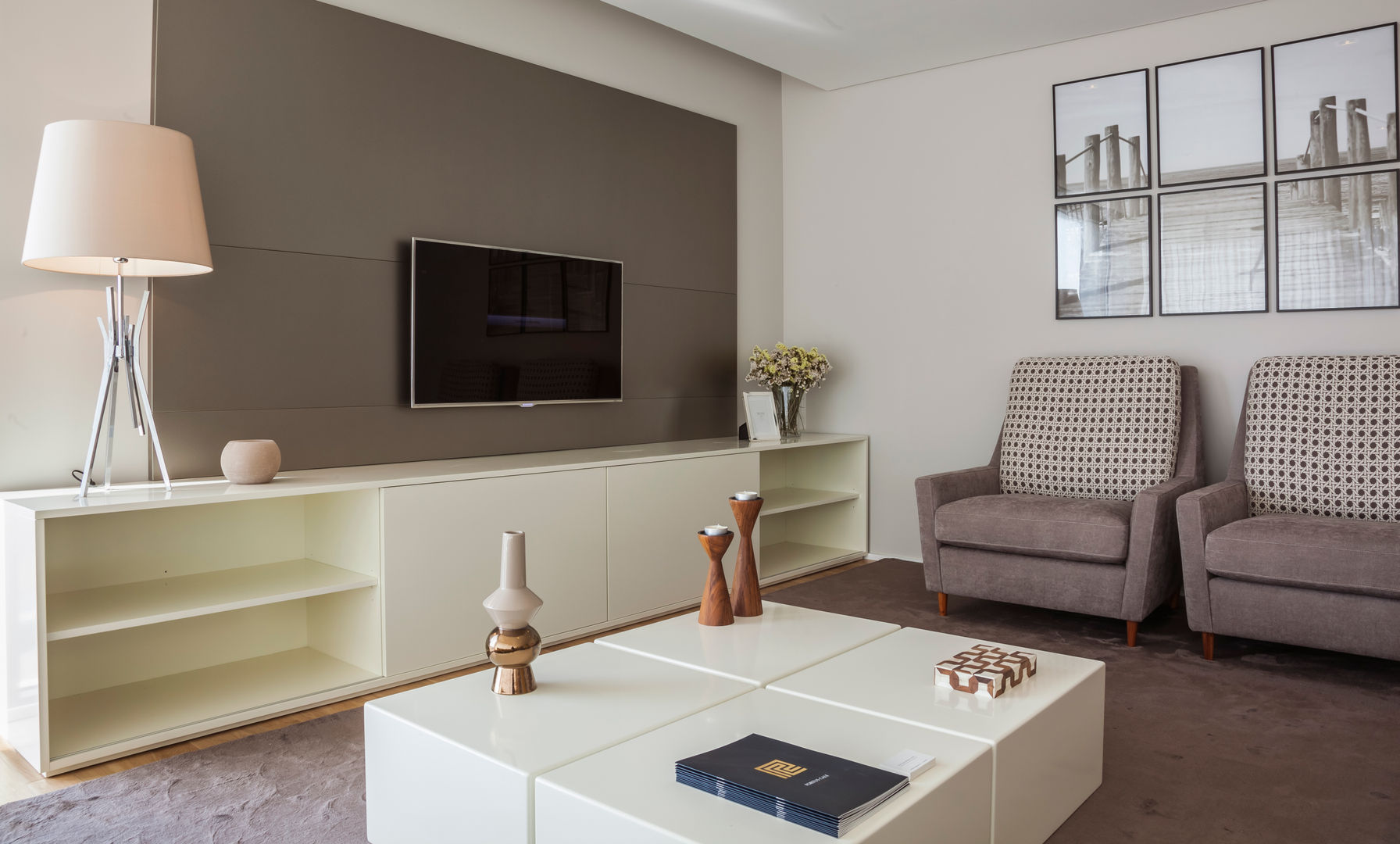 ANDAR MODELO GAIA 2014, Filipa Cunha Interiores Filipa Cunha Interiores Modern living room Cupboards & sideboards