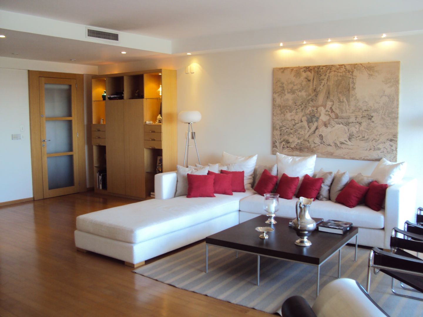 Piso en Retiro, GUTMAN+LEHRER ARQUITECTAS GUTMAN+LEHRER ARQUITECTAS Modern living room