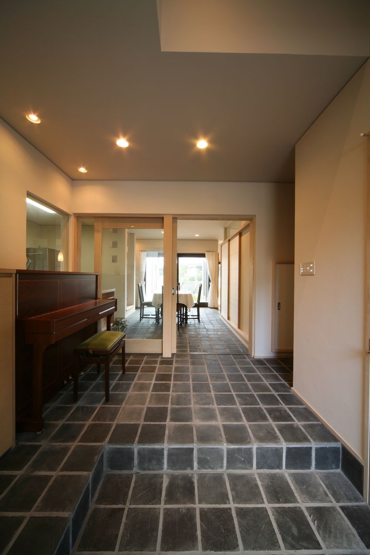 「ホタルの舞う家」, ＭＡ設計室 ＭＡ設計室 Eclectic style corridor, hallway & stairs