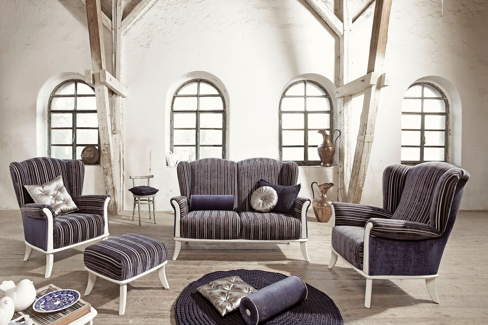 Timeless elegance - armchair, sofa & pouf Ushak Swarzędz Home Вітальня