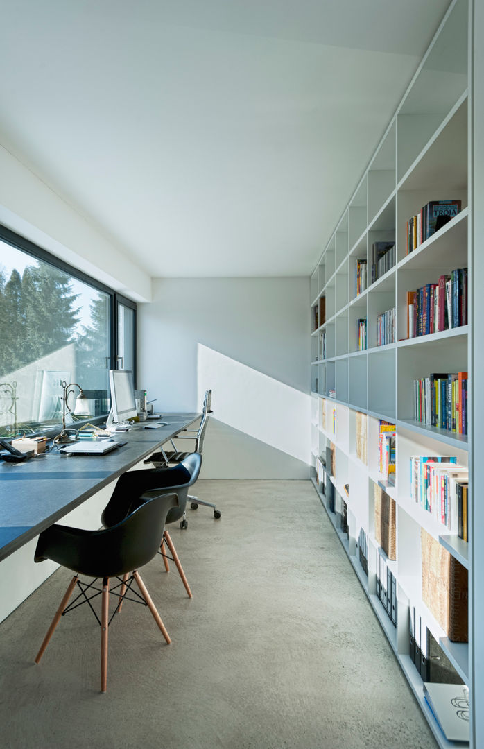 einfamilienhaus am wörthsee , gramming rosenmüller architekten gramming rosenmüller architekten ห้องทำงาน/อ่านหนังสือ