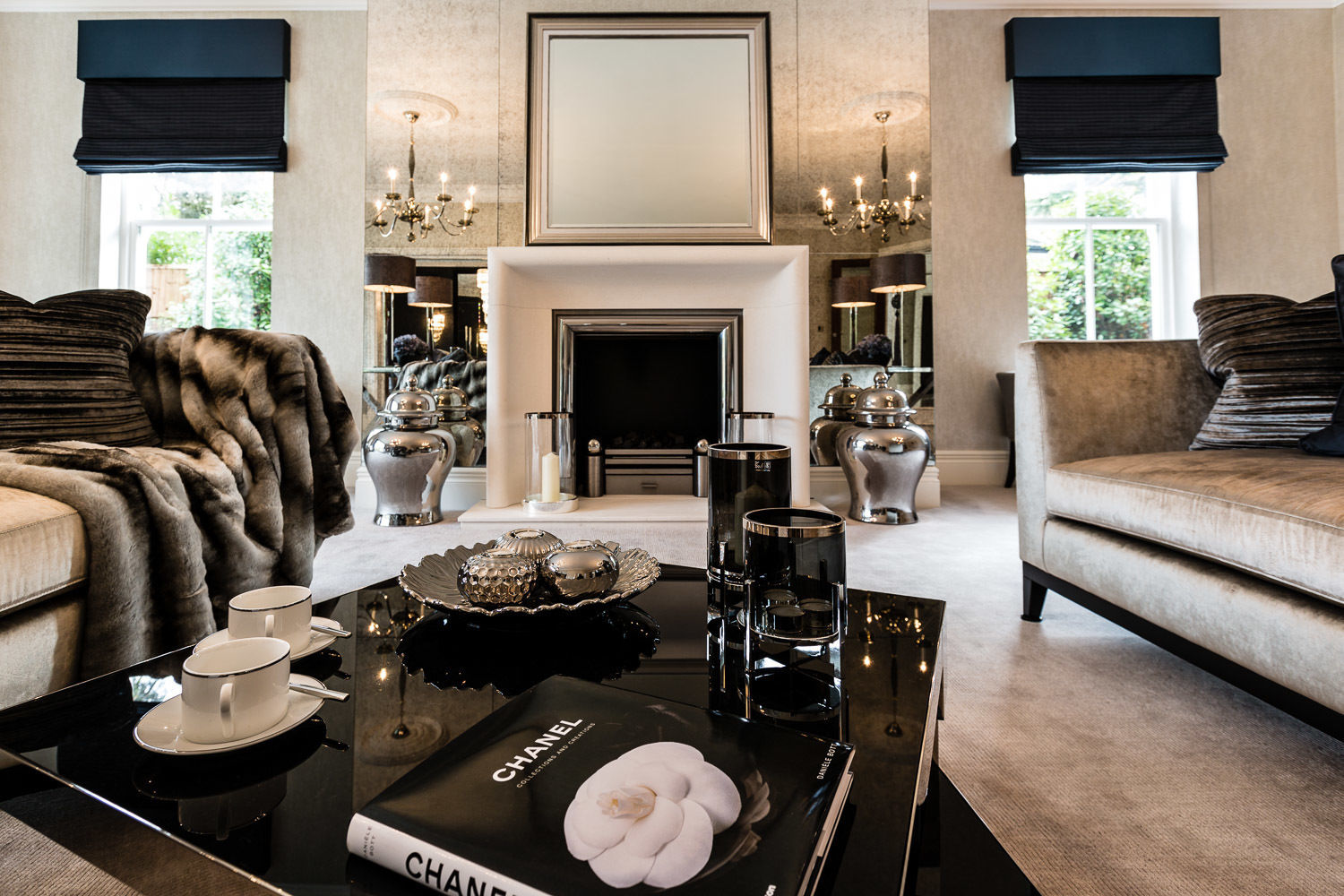 Living Room with Fireplace Luke Cartledge Photography Salas de estilo clásico
