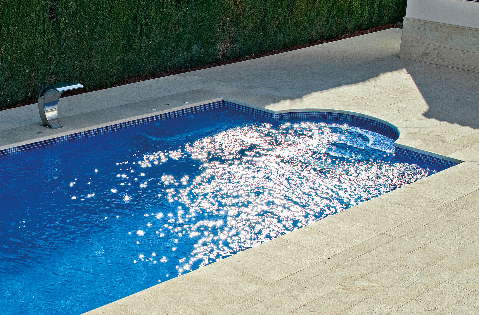 Coronas de piscina en tosca, Artosca Artosca Kolam Renang Modern Pool