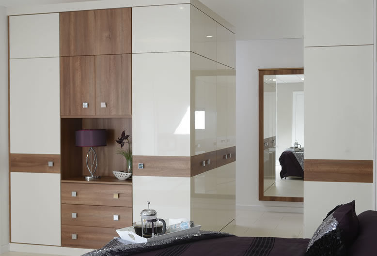 Chelsea Fitted Bedroom Furniture homify Modern style bedroom Wardrobes & closets