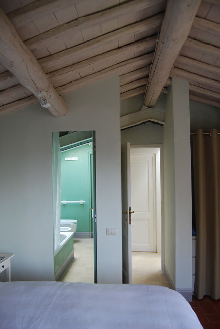 CASALE IN TOSCANA, ARCHITETTO MARIANTONIETTA CANEPA ARCHITETTO MARIANTONIETTA CANEPA Rustic style bathroom