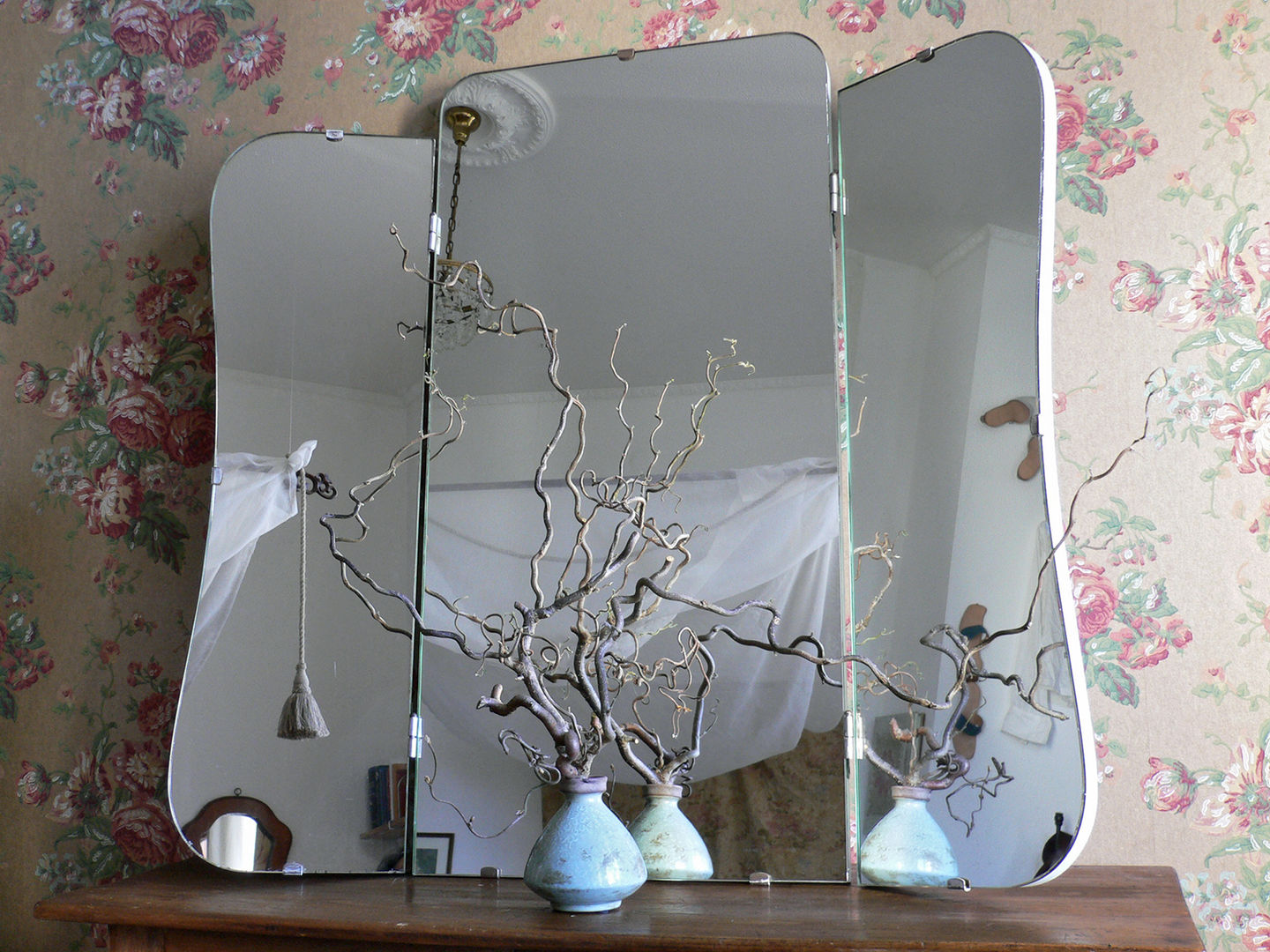 homify Country style dressing room Mirrors