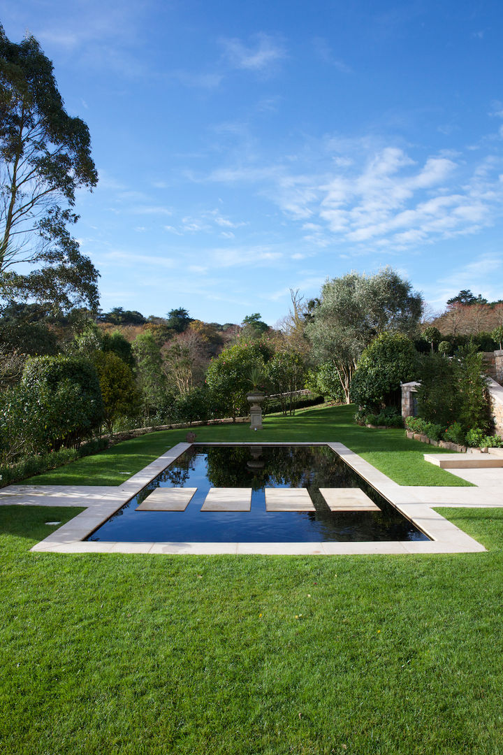 Wychwood Limestone path and pool in a tumbled and etched finish. Artisans of Devizes Pool