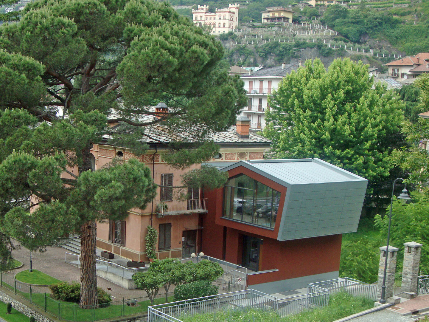 Ampliamento biblioteca Villa Michetti a Pont-Saint-Martin (AO), Eddy Cretaz Architetttura Eddy Cretaz Architetttura Casas modernas: Ideas, imágenes y decoración