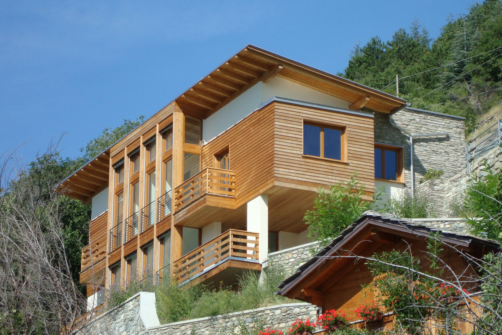 Villa in legno ad Aosta (AO), Eddy Cretaz Architetttura Eddy Cretaz Architetttura Modern houses