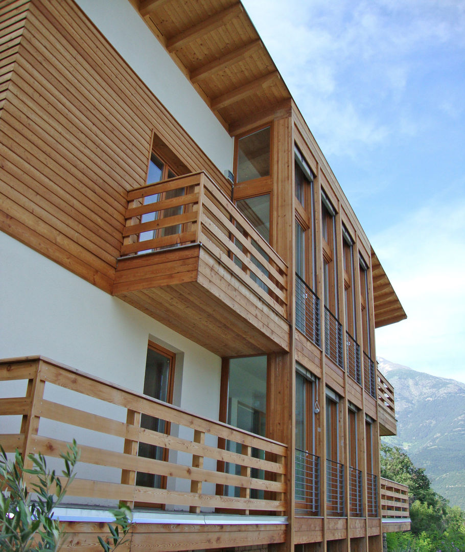 Villa in legno ad Aosta (AO), Eddy Cretaz Architetttura Eddy Cretaz Architetttura モダンな 家