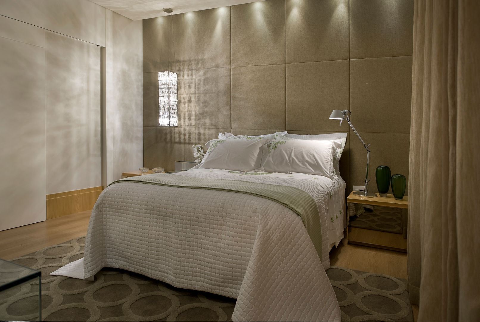 Residência AG, Gláucia Britto Gláucia Britto Modern style bedroom