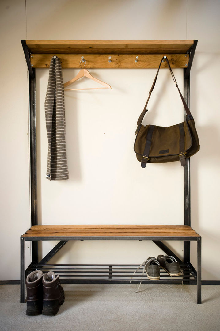 Coat Rack Bench, One Off Oak Limited One Off Oak Limited クラシカルスタイルの 玄関&廊下&階段 収納