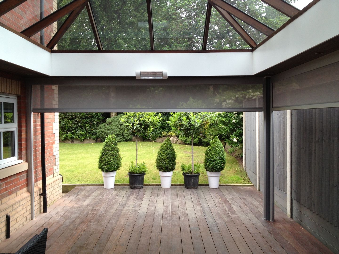 External Roller Blind Installation in Cheshire. homify Puertas y ventanas de estilo moderno Persianas y estores