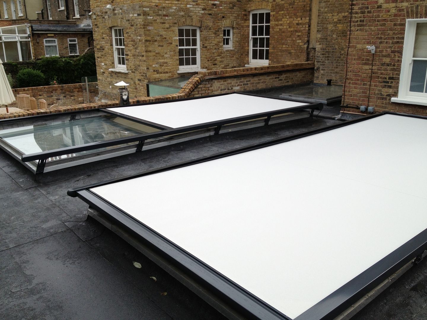 External Roof Blind Installation in London. homify Modern Windows and Doors Blinds & shutters