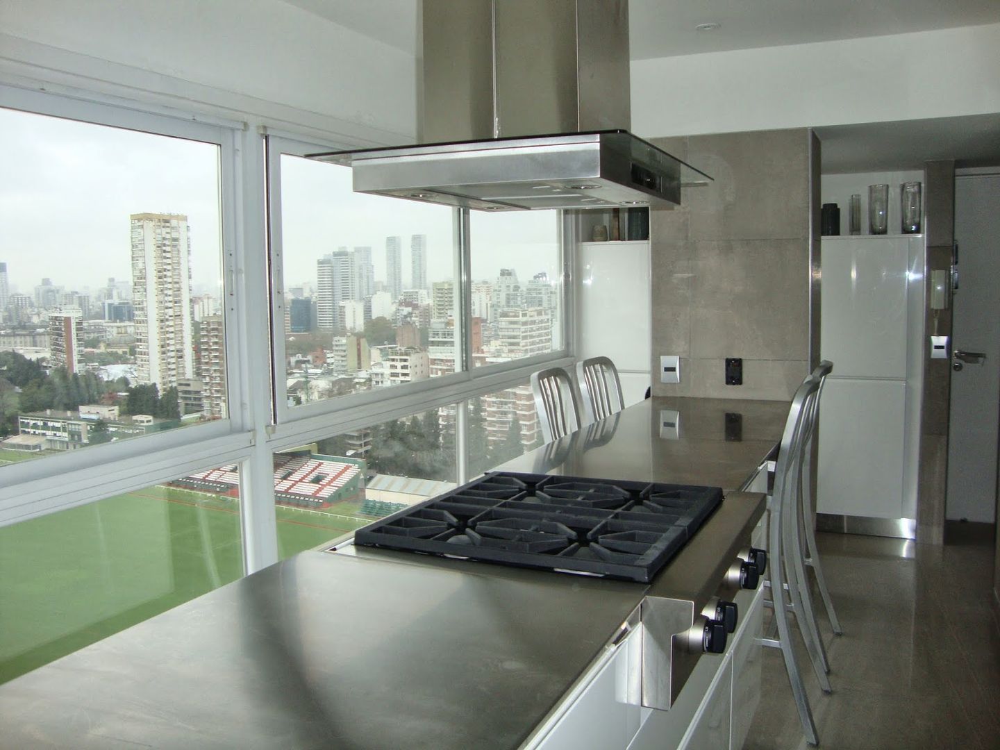 Libertador 2012, Hargain Oneto Arquitectas Hargain Oneto Arquitectas Modern kitchen Electronics