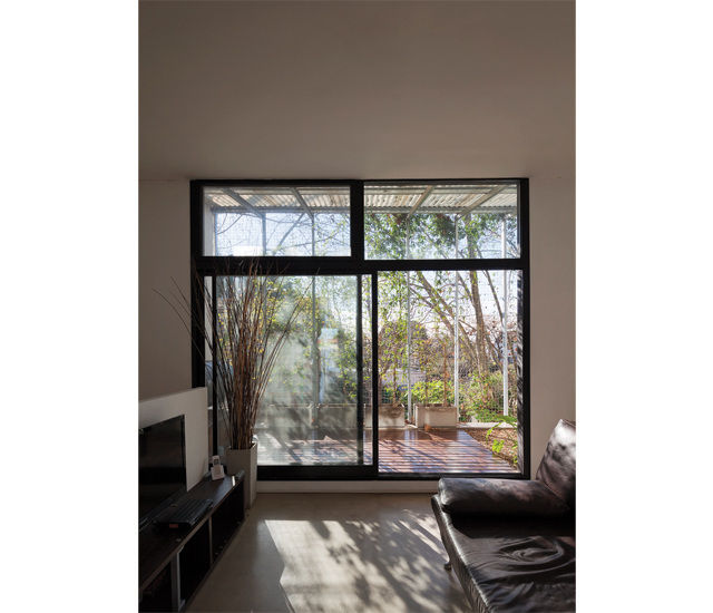 Casa Silvia y Omar, IR arquitectura IR arquitectura Modern windows & doors