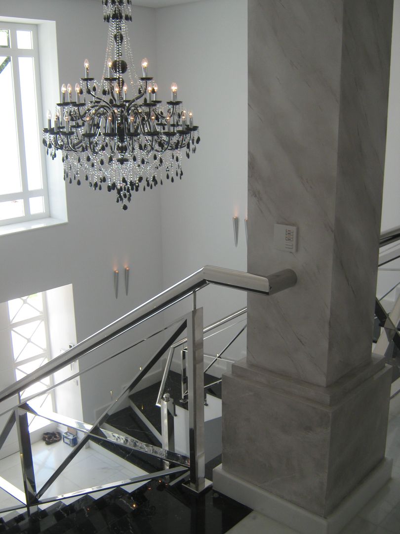 Vivienda en Marbella, UAArquitectos UAArquitectos Mediterranean style corridor, hallway and stairs