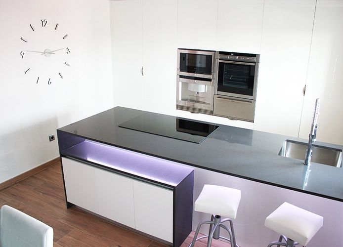 Cocina Moderna en Madrid, Línea 3 Cocinas Madrid Línea 3 Cocinas Madrid ห้องครัว หินควอตซ์