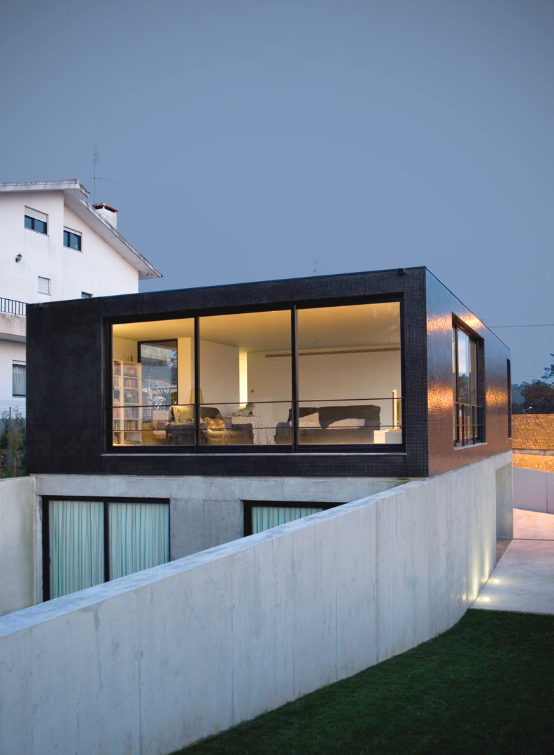 Casa de Moleiros, GRAU.ZERO Arquitectura GRAU.ZERO Arquitectura 모던스타일 주택 타일