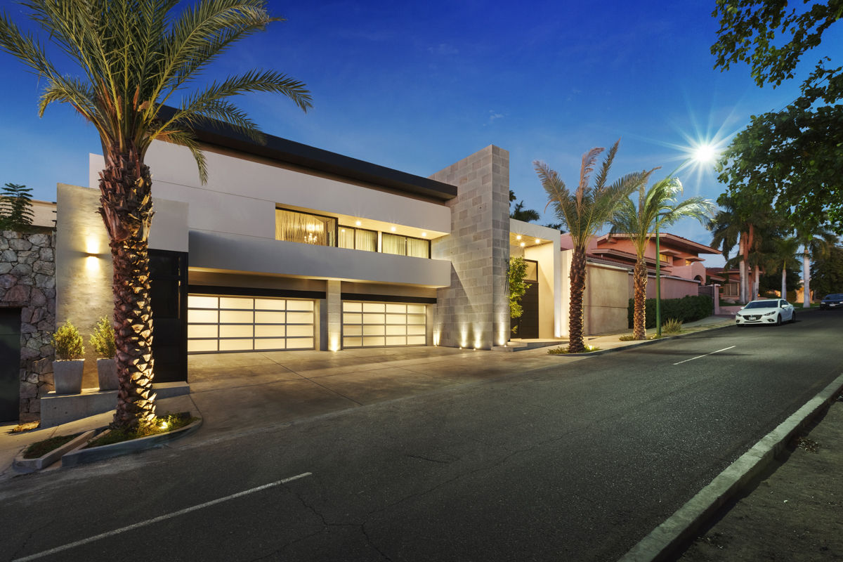 Fachada Principal Juan Luis Fernández Arquitecto Casas estilo moderno: ideas, arquitectura e imágenes