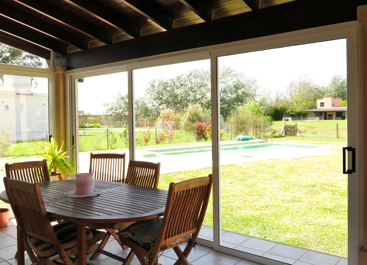 Casa Estilo Clásica en Luján, Opra Nova - Arquitectos - Buenos Aires - Zona Oeste Opra Nova - Arquitectos - Buenos Aires - Zona Oeste Klassieke eetkamers