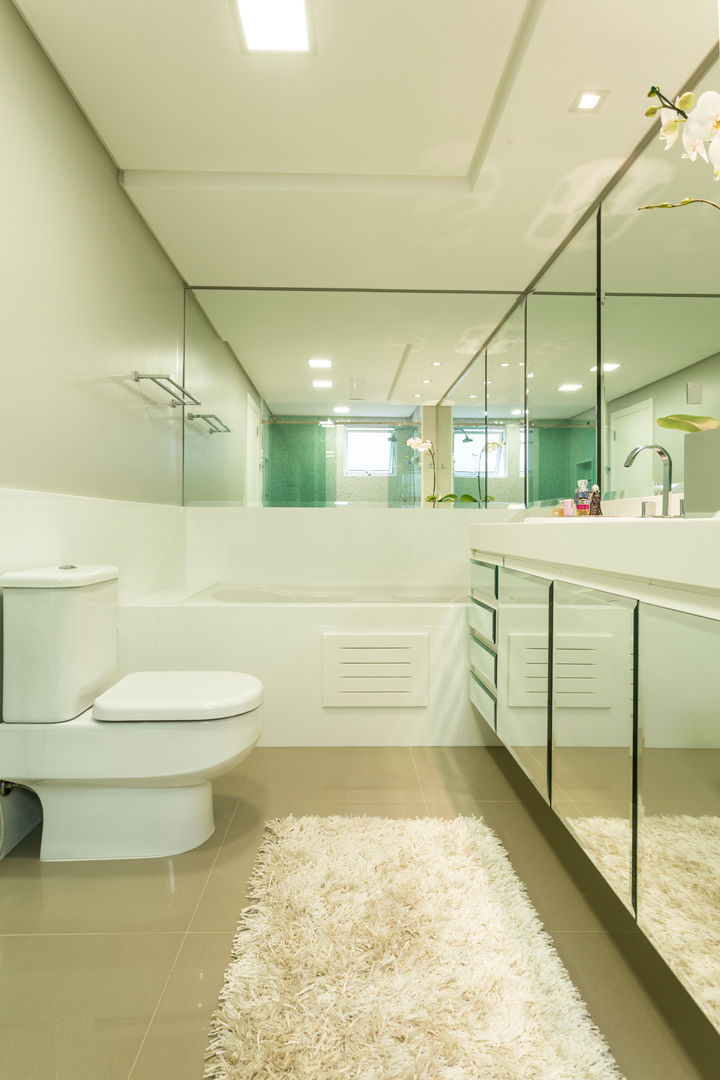 Apartamento Beiramar FL-2, KARINA KOETZLER arquitetura e interiores KARINA KOETZLER arquitetura e interiores Modern bathroom