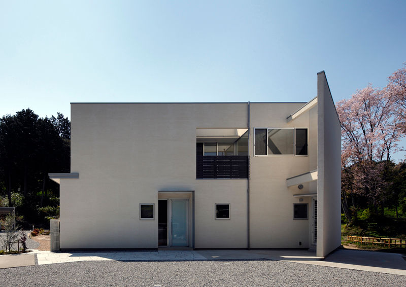 滋賀の家－元山城に建つドッグランのある家－, 一級建築士事務所アトリエｍ 一級建築士事務所アトリエｍ Moderne huizen