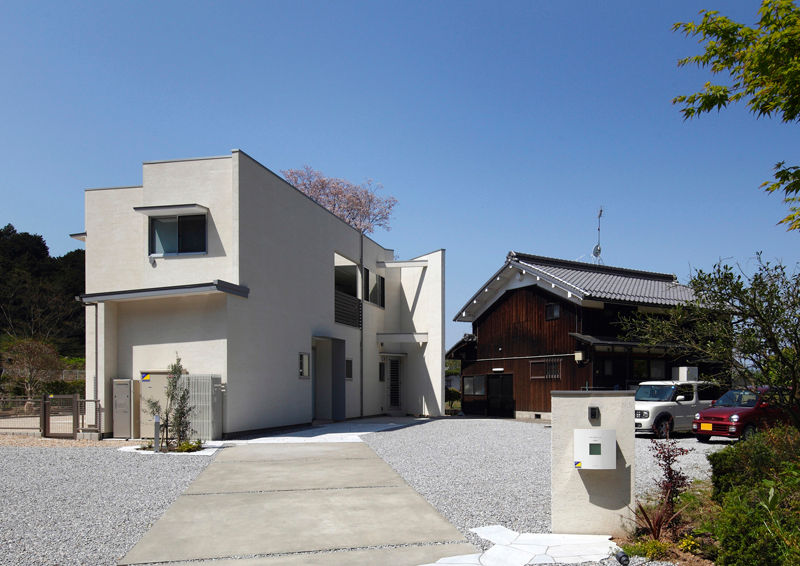 滋賀の家－元山城に建つドッグランのある家－, 一級建築士事務所アトリエｍ 一級建築士事務所アトリエｍ Jardines modernos: Ideas, imágenes y decoración