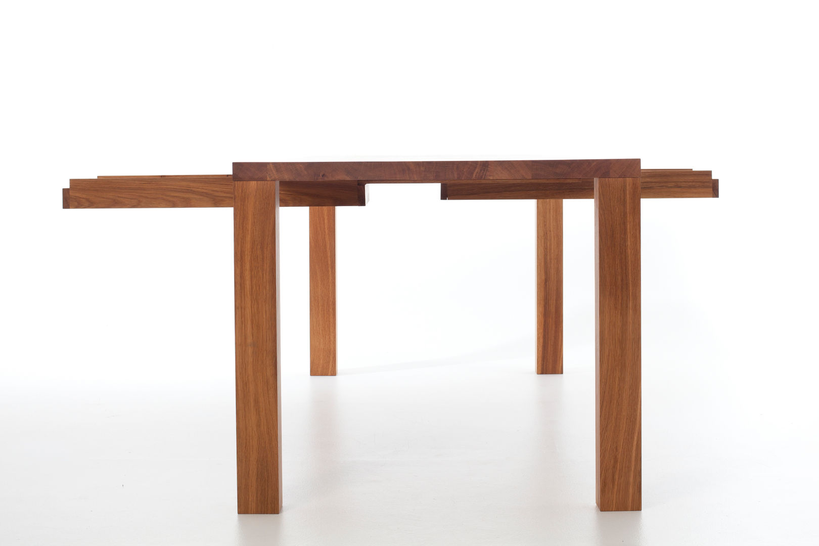 Tische, ambion - Manufaktur für Einzelmöbel ambion - Manufaktur für Einzelmöbel Minimalist dining room Solid Wood Multicolored Tables