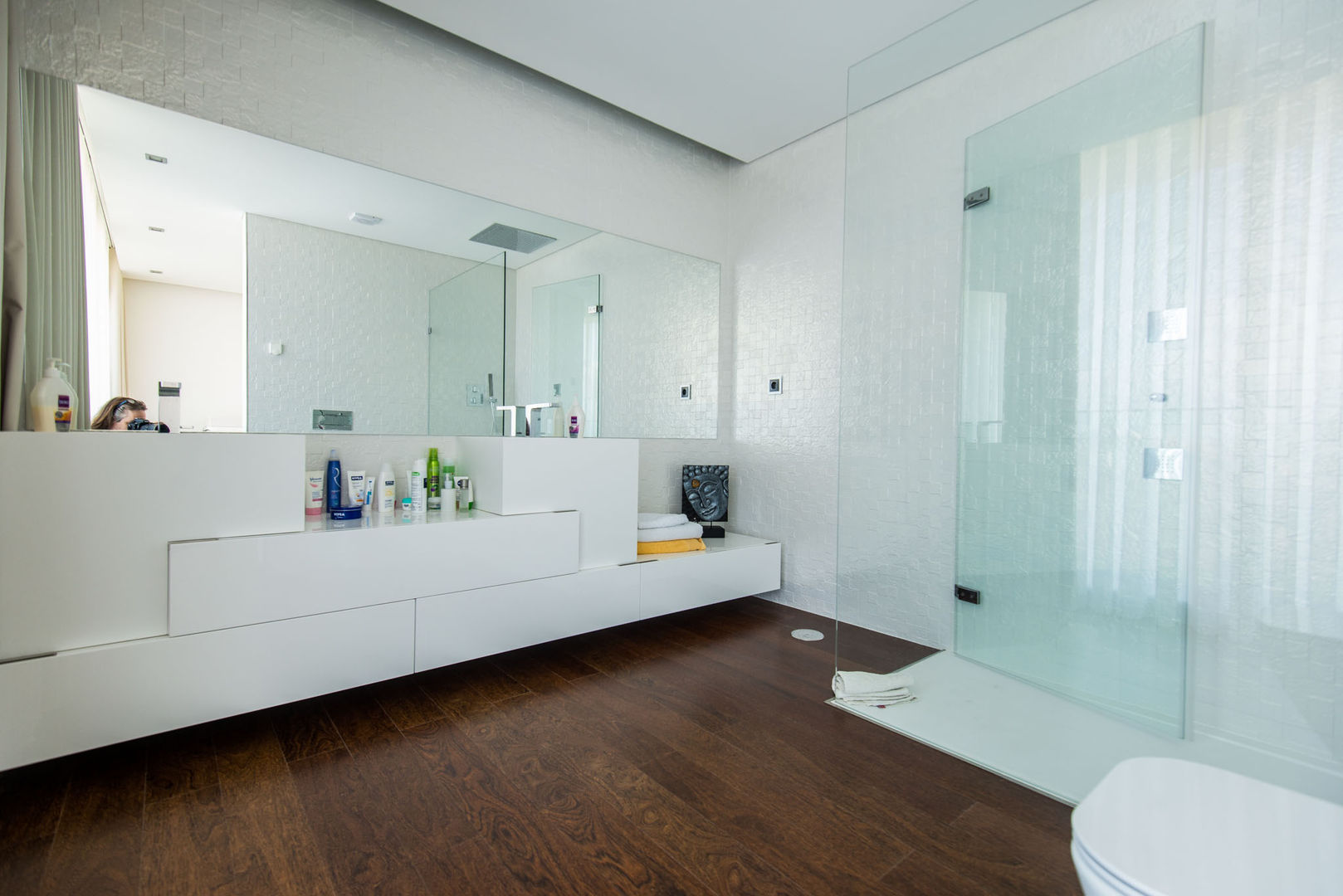 Projeto de arquitetura de casa junto ao mar, a3mais a3mais Ванная комната в стиле модерн