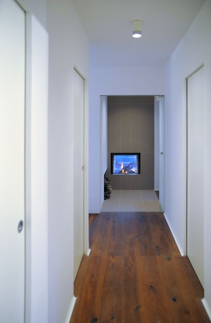 CASA ALL'EUR [2013], na3 - studio di architettura na3 - studio di architettura Couloir, entrée, escaliers modernes Poterie