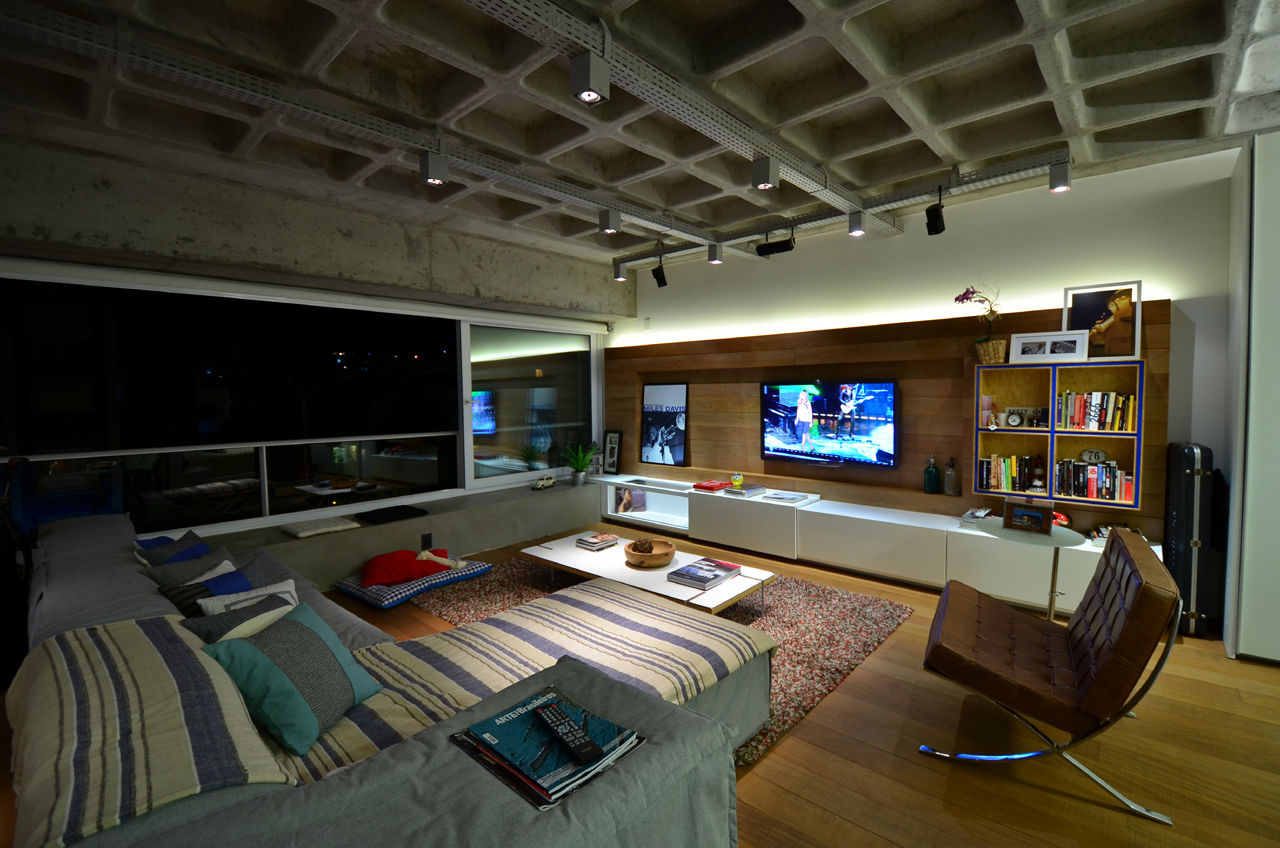 APARTAMENTO LOFT, HECHER YLLANA ARQUITETOS HECHER YLLANA ARQUITETOS Industrial style living room