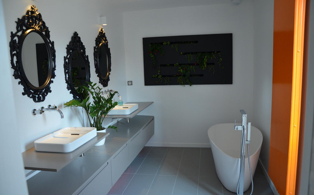 homify Modern Banyo