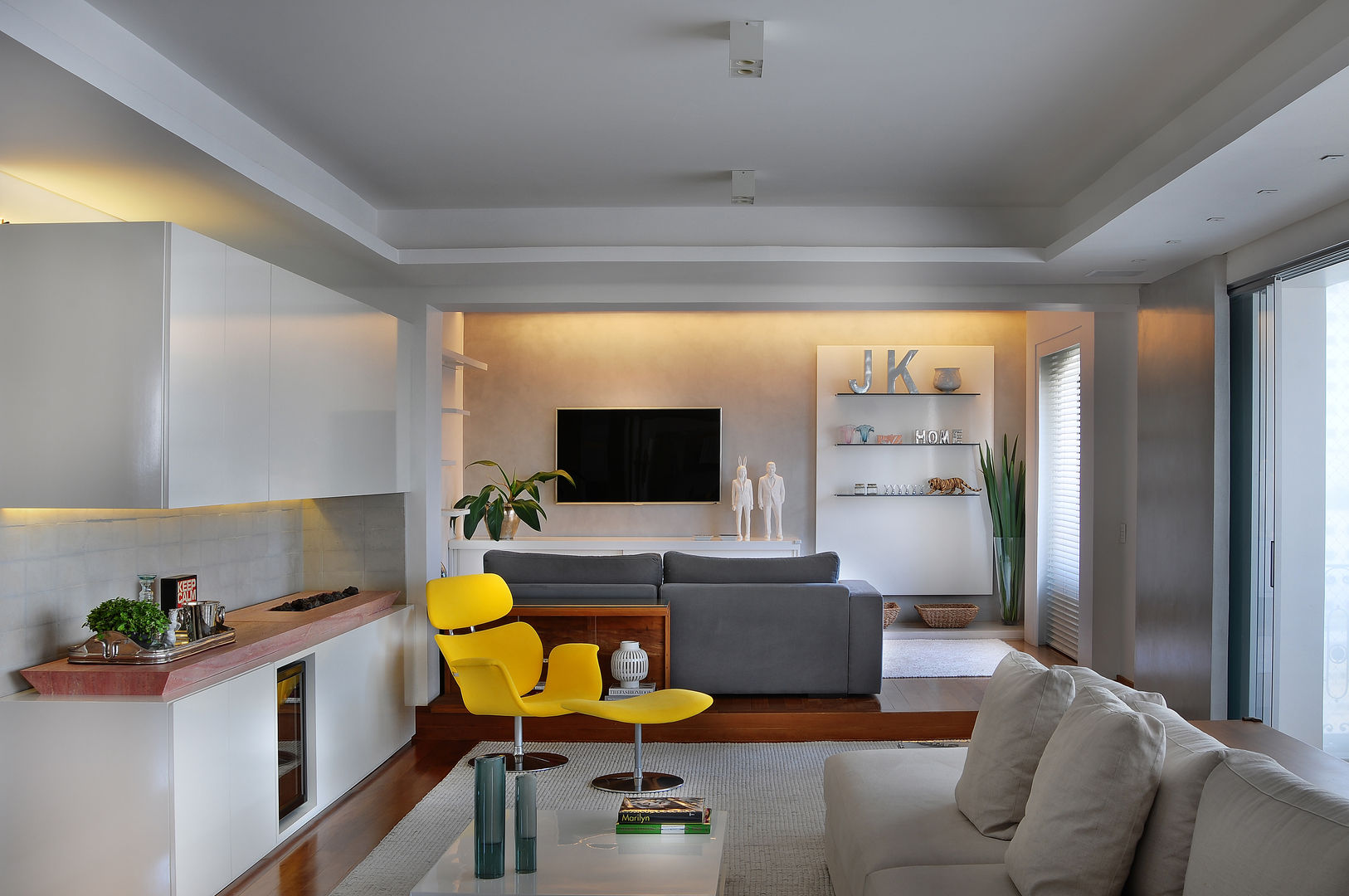 Sala de estar e Home Theater Thaisa Camargo Arquitetura e Interiores Salas de estar modernas