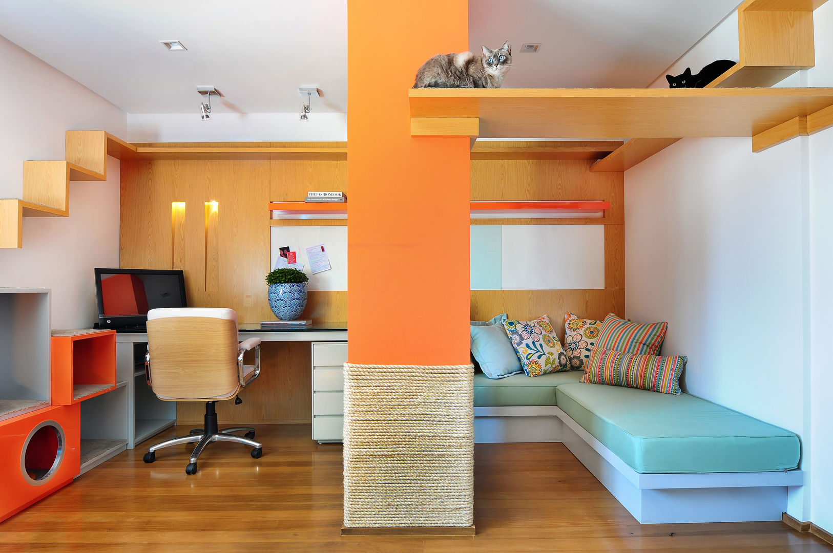 Escritório/Espaço dos gatos Thaisa Camargo Arquitetura e Interiores Escritórios modernos