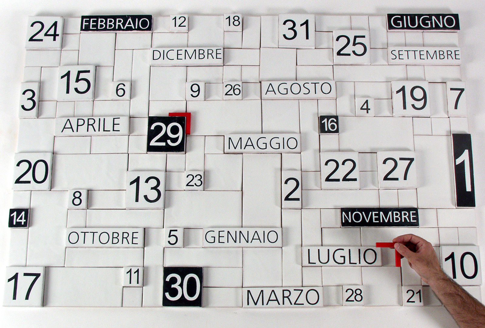 DAY TILES [CALENDAR], na3 - studio di architettura na3 - studio di architettura Otros espacios Cerámico Piezas de arte