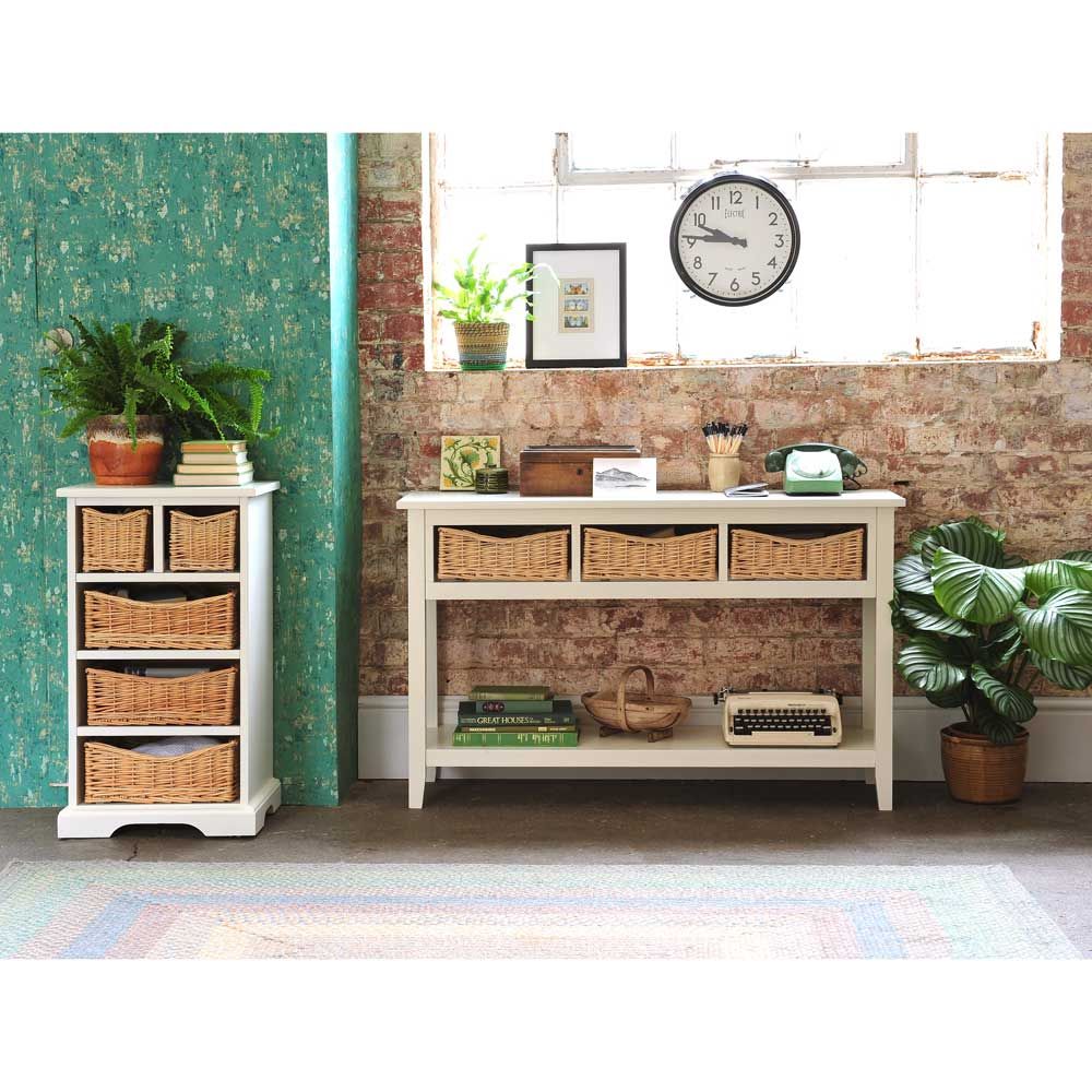 Farmhouse Ivory 5 Drawer Chest and Console Table The Cotswold Company Wiejski salon Drewno O efekcie drewna