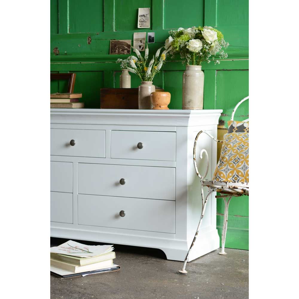 Chantilly White 3 over 4 Drawer Chest The Cotswold Company Chambre rurale Bois Effet bois