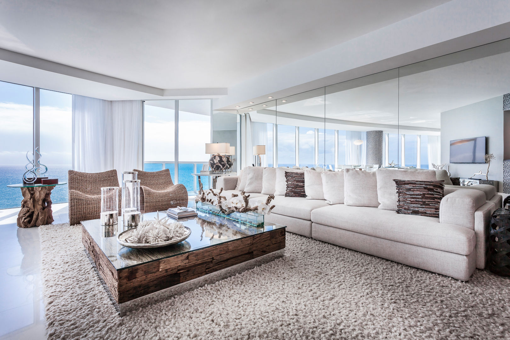 Apartamento Trump Hollywood, Regina Claudia p. Galletti Regina Claudia p. Galletti Modern living room