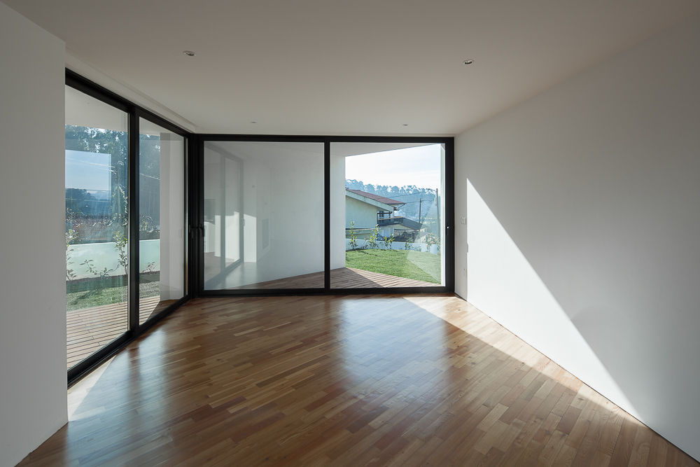 a, PEDROHENRIQUE|ARQUITETO PEDROHENRIQUE|ARQUITETO Modern living room