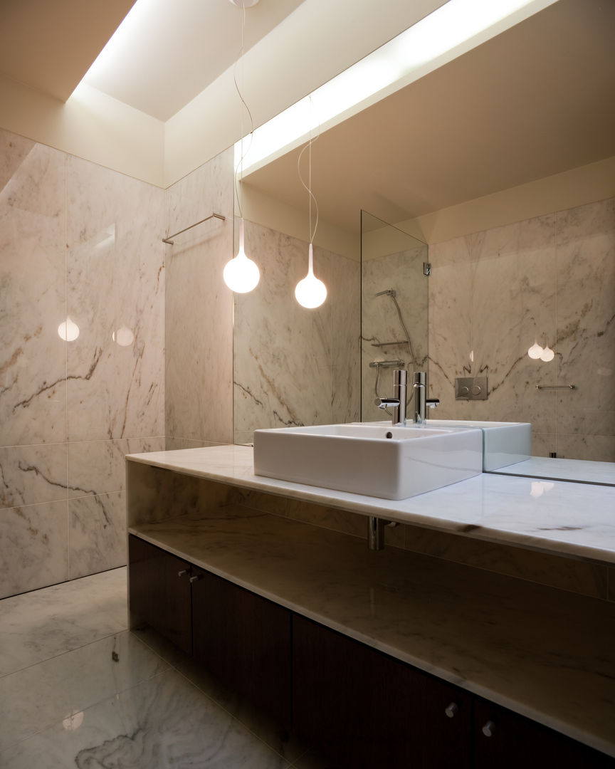 Casa F+M, joão rapagão joão rapagão Modern bathroom