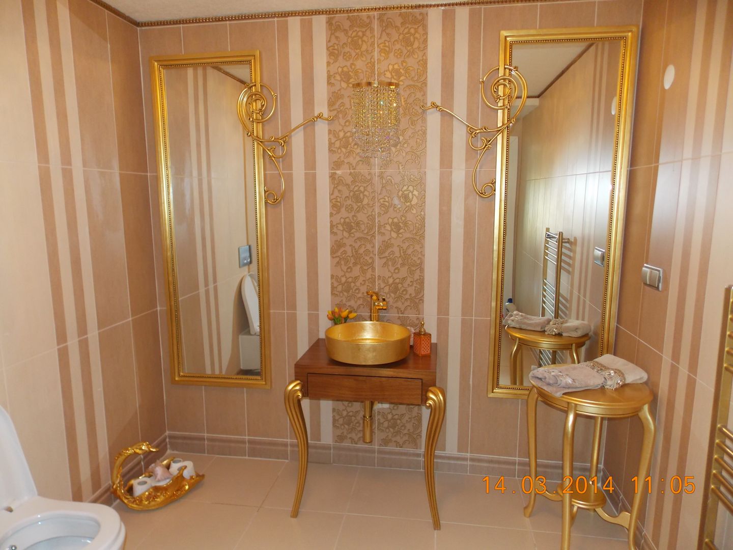 homify Salle de bain classique Miroirs
