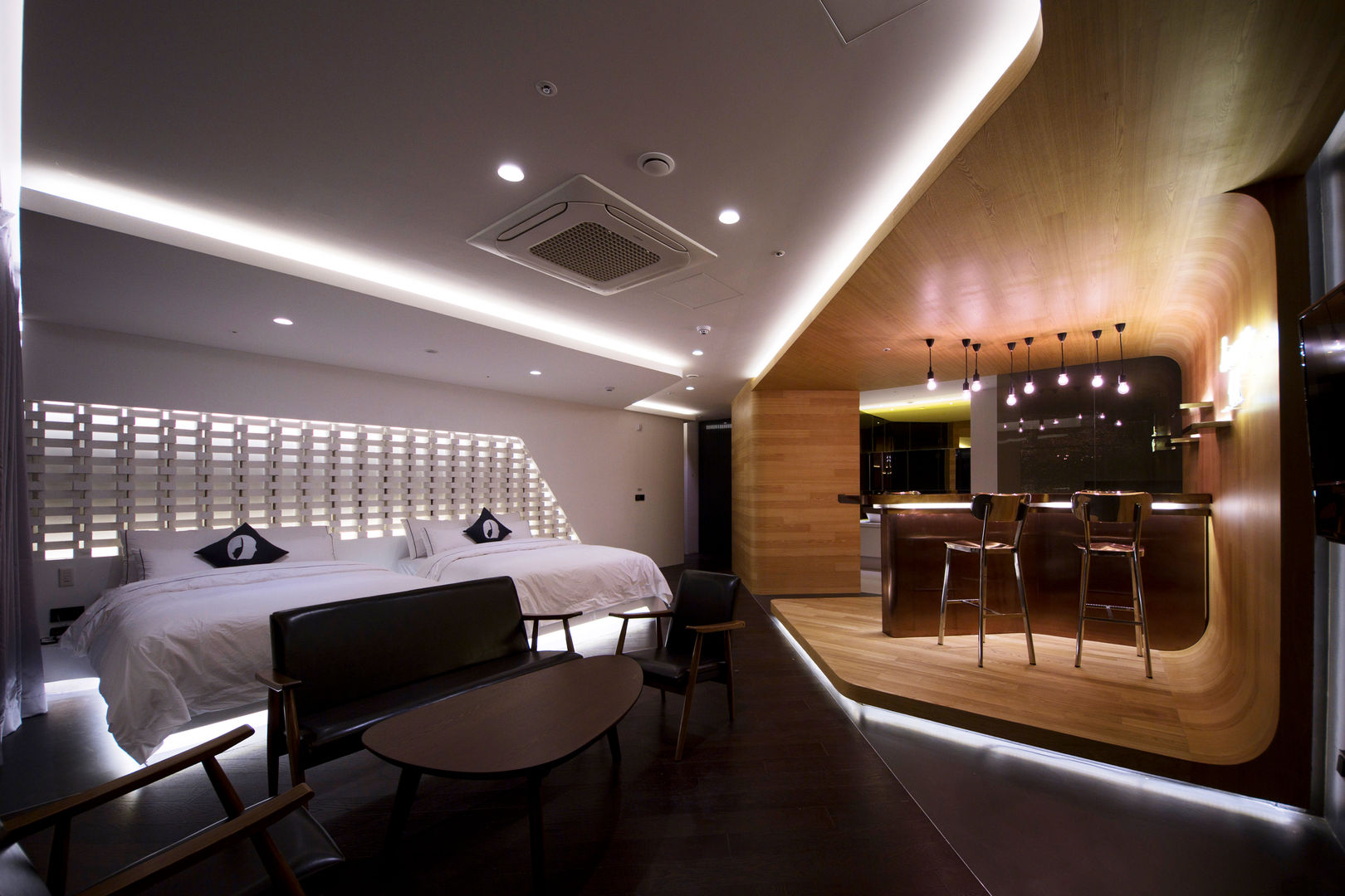 Lounge_17, Seungmo Lim Seungmo Lim 모던스타일 거실 가구,테이블,바닥,자동차 디자인,건물,천장,부동산,바닥,편안,장식
