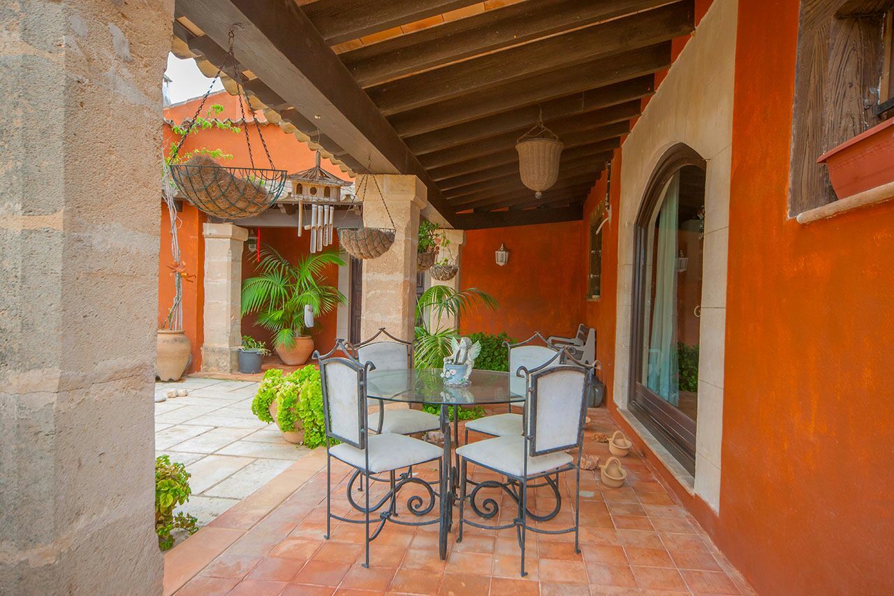 Villa S'Aranjassa, Lola Lola Balcones y terrazas de estilo colonial Hierro/Acero Accesorios y decoración