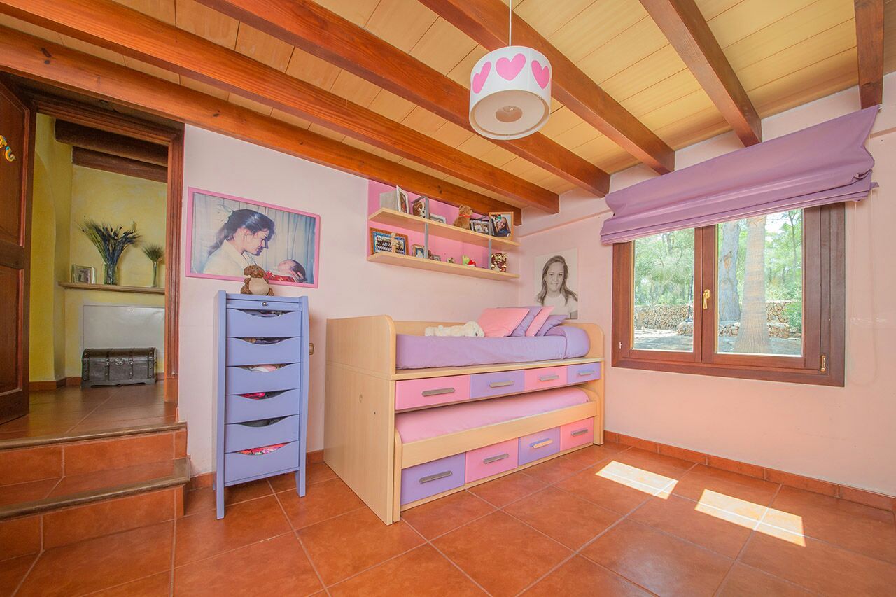 Villa S'Aranjassa, Lola Lola Habitaciones para niños de estilo moderno Madera Acabado en madera