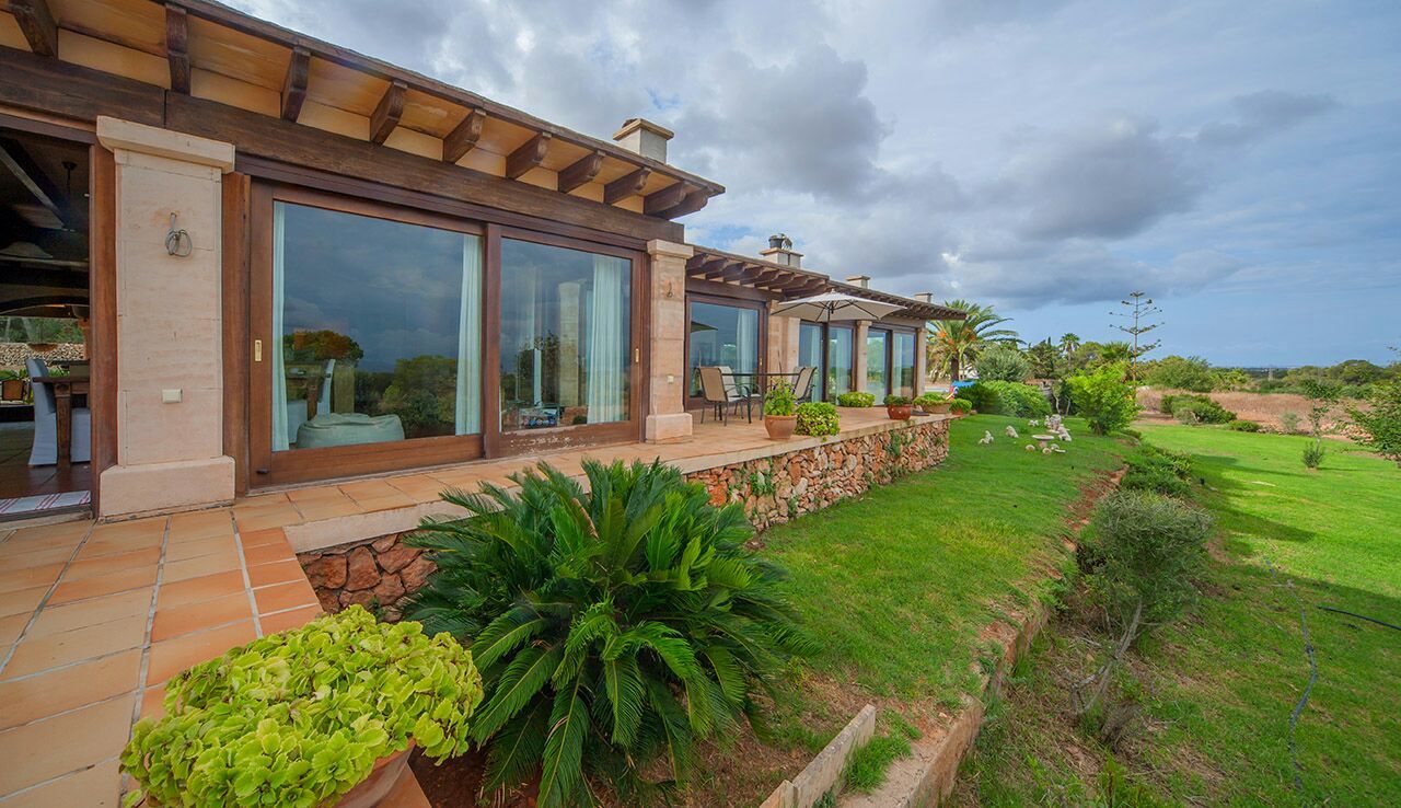 Villa S'Aranjassa auf Mallorca, Dolores Boix Dolores Boix Vườn phong cách thực dân Cục đá